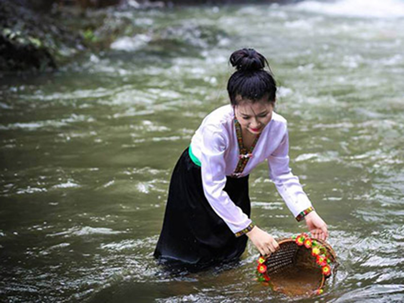 Đừng đốt s&aacute;ch nữa em